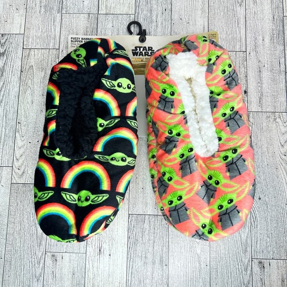 NWT 2 Pair Star Wars Mandalorian Fuzzy Babba Slippers Socks